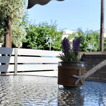 Leni's Space 펜션 Paralía